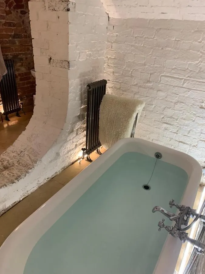 Lavish Apartment At Montpellier Gardens Cheltenham