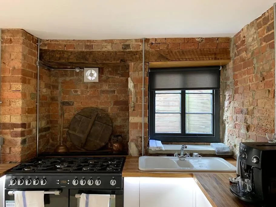 Lavish Apartment At Montpellier Gardens Cheltenham